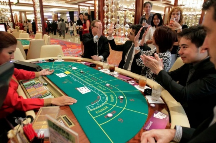 Игра с настоящим крупье casino